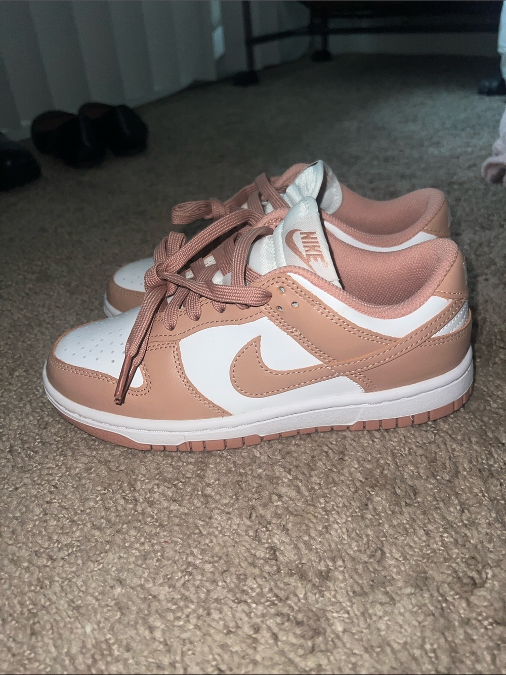 Nike W Dunk Low in White/Rose